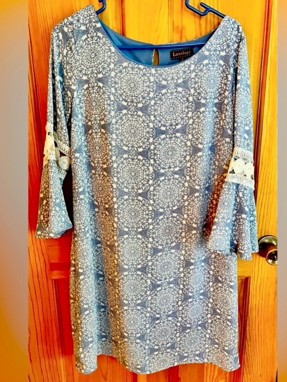 Luxology Boho Blue White Mandala Bell Sleeve Lace Shift Dress Sz 8 Hippie Coasta
